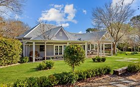 Chanticleer Gardens Barn Cottage With A Pool